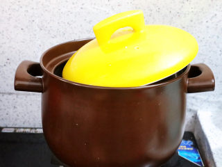 12、银耳小米粥,转中小火慢煮30分钟