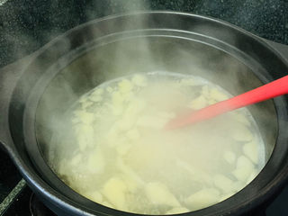 15、苹果小米粥,煮的过程稍微搅拌几次；