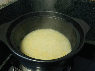 17、苹果小米粥,小火慢熬；