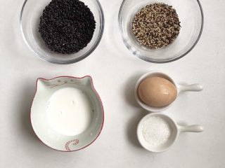 1、藜麦黑米糕,准备材料如上图