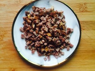 4、黯然销魂洋葱黑胡椒汁牛肉炒饭,卤牛肉切丁