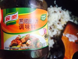 14、黯然销魂洋葱黑胡椒汁牛肉炒饭,划重点：黑胡椒汁