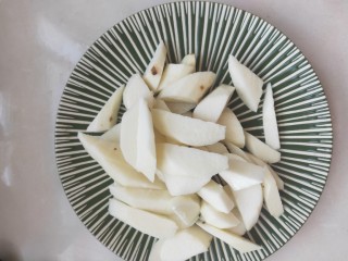 5、美玲粥,山药去皮切丁备用