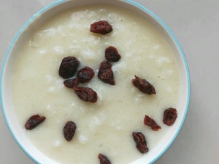 7、美玲粥,出锅之前撒上点蔓越莓点缀一下，开吃