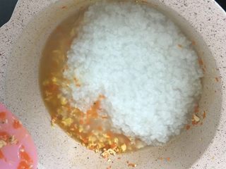 9、宝宝鸡肉粥,炒熟了加入提前煮好的白粥