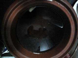 3、养生粥,把泡好的材料放到炖锅加水，炖三个钟，在加入红枣和枸杞炖多半个钟，最后加红糖