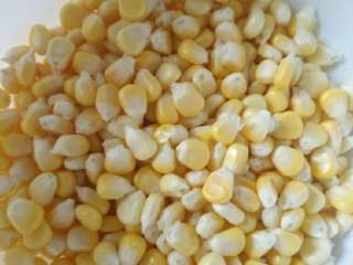 1、玉米杂粮粥,新鲜玉米剥粒，一个一个剥下来就好了！