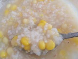 3、玉米杂粮粥,放点玉米很好吃，有点甜，孩子爱吃！