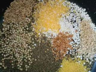 5、玉米杂粮粥,。