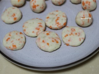 9、土豆饼,压成饼