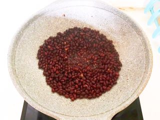 10、自制蜜豆,要不停的翻拌