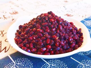 14、自制蜜豆,自制蜜豆香甜软糯，颗粒分明，做甜点或豆包都可以。一次可以多做一点，放入冰箱冷冻保存，用的时候提前取出来解冻即可~