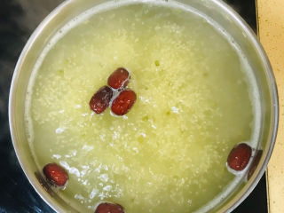11、绿豆小米粥,煮开