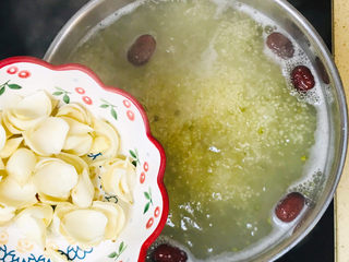 12、绿豆小米粥,最后加入百合，一起慢煮