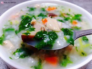 14、香菇滑鸡粥,美味的营养粥入口鲜美可口让人回味无穷