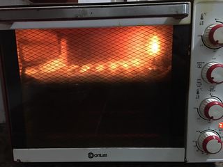 14、蜂蜜小面包,上下火190度20分钟。