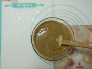 15、枣香浓郁的-红糖枣糕,翻拌均匀。