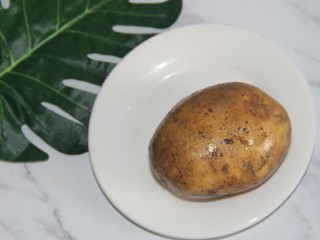 2、茄丝土豆丝辣酱拌饭,一个土豆