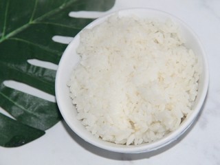 12、茄丝土豆丝辣酱拌饭,准备一碗米饭