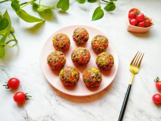 13、杂粮蔬菜饭团,这些食材一共做了8个饭团。