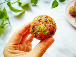 15、杂粮蔬菜饭团,好吃又方便。