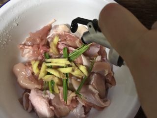 4、香菇鸡腿饭,加黄酒