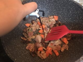 10、香菇鸡腿饭,加一点生抽