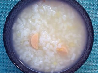 4、土豆泥玉米肠粥（1人份）,完成。