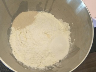 5、万能早餐-牛奶哈斯,糖和酵母分开放。