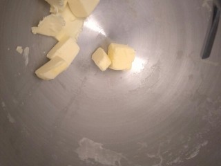 8、万能早餐-牛奶哈斯,加入40克黄油。