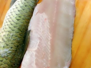 4、酸菜鱼,这个是片下来的鱼