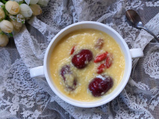 14、鸡蛋小米粥,热呼呼的好吃。