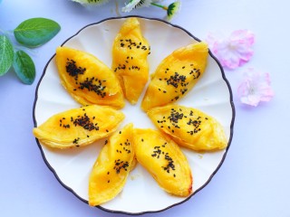 12、网红蛋挞皮芒果酥,出炉。