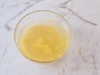 2、红薯南瓜粥,小米提前用清水浸泡半小时备用