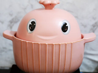 6、红薯南瓜粥,再次烧开后转小火慢煮15-20分钟