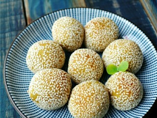 14、南瓜豆沙丸子,【南瓜豆沙丸子】做好了。