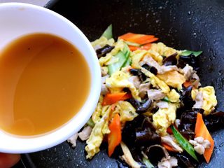 20、木须肉,然后倒入料汁