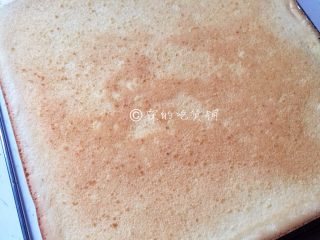 12、网红的肉松小贝,取出后，倒扣在放在架子上晾凉