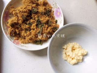 13、网红的肉松小贝,准备好肉松和色拉酱