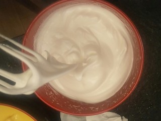 12、柔软到出乎意料-奶酪蛋糕卷,分2次细砂糖