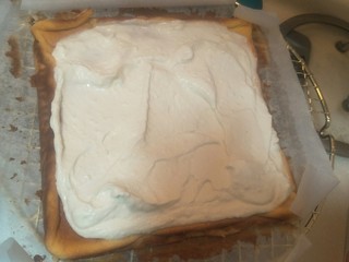 21、柔软到出乎意料-奶酪蛋糕卷,我这里涂上奶油事实证明其实不涂更好吃????蛋糕体超柔软细腻【奶油奶酪40g淡奶油120g细砂糖12g