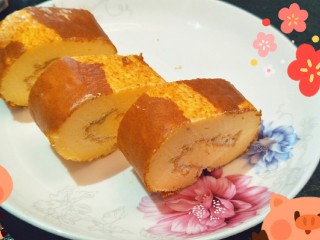 22、柔软到出乎意料-奶酪蛋糕卷,卷好放冰箱冷藏一夜哦( •̀∀•́ )(卷的并不好看不要笑我就不献丑了)