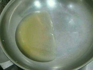 6、麻辣水煮鱼,油烧热