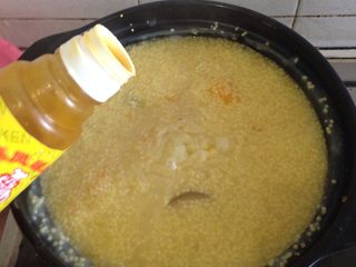 5、海参南瓜小米粥,煮到秥稠就好，加入少许鸡汁和盐，鸡精就可以出锅了