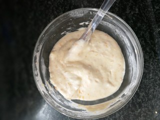 13、南瓜蒸糕,拌好的面糊，如图