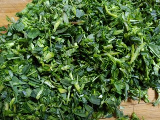 3、苜蓿菜饼,水控净，切碎