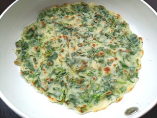 13、苜蓿菜饼,捞至两面金黄即可