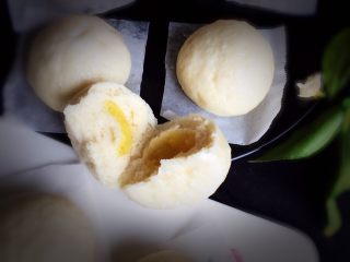 34、奶黄馒头,尝一尝味道很赞，跟买来的没有两样。