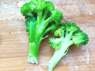 7、虾仁蔬菜煎蛋饼,捞出过凉水，