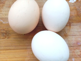 10、虾仁蔬菜煎蛋饼,备鸡蛋